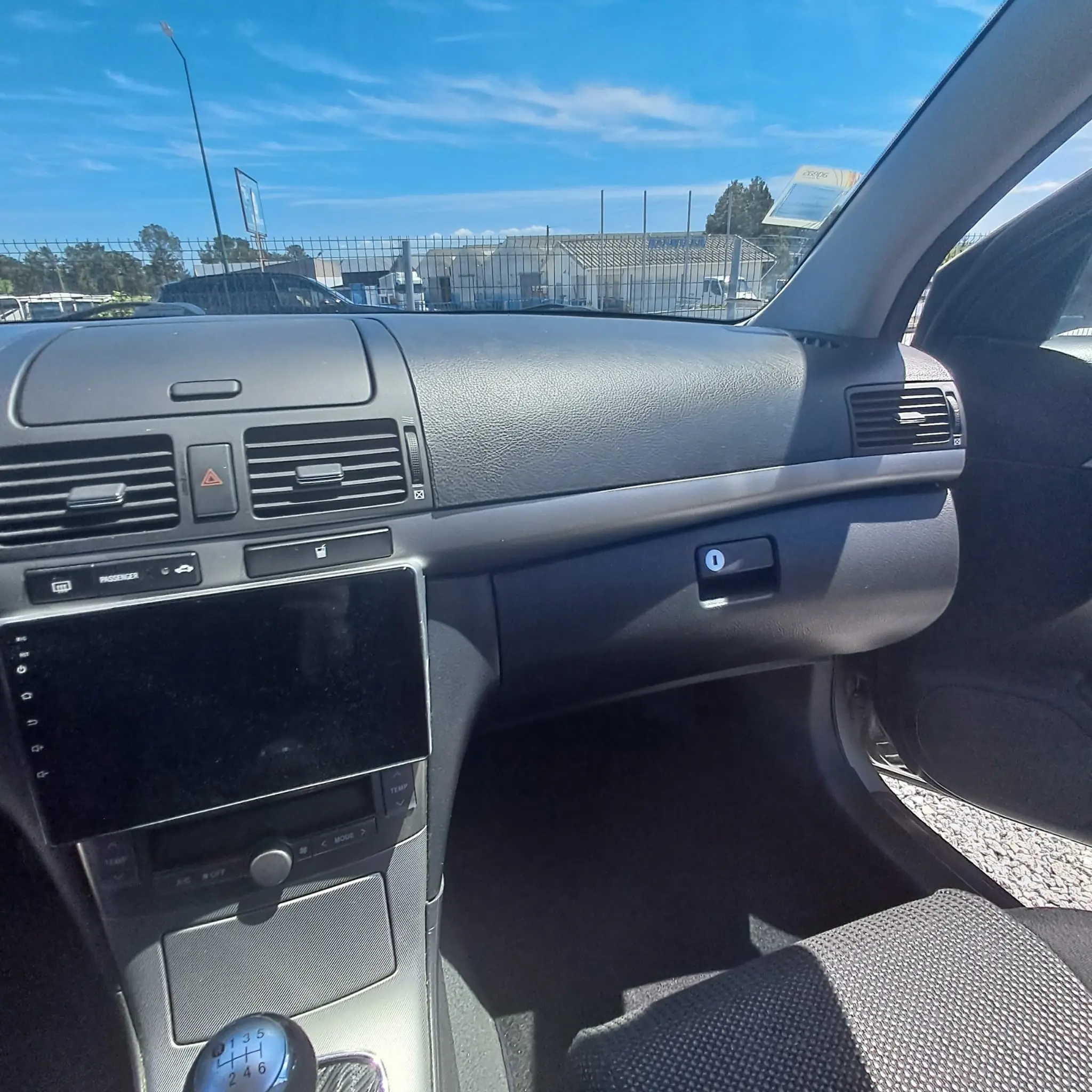 Toyota Avensis 2.0 D-4D — foto 5