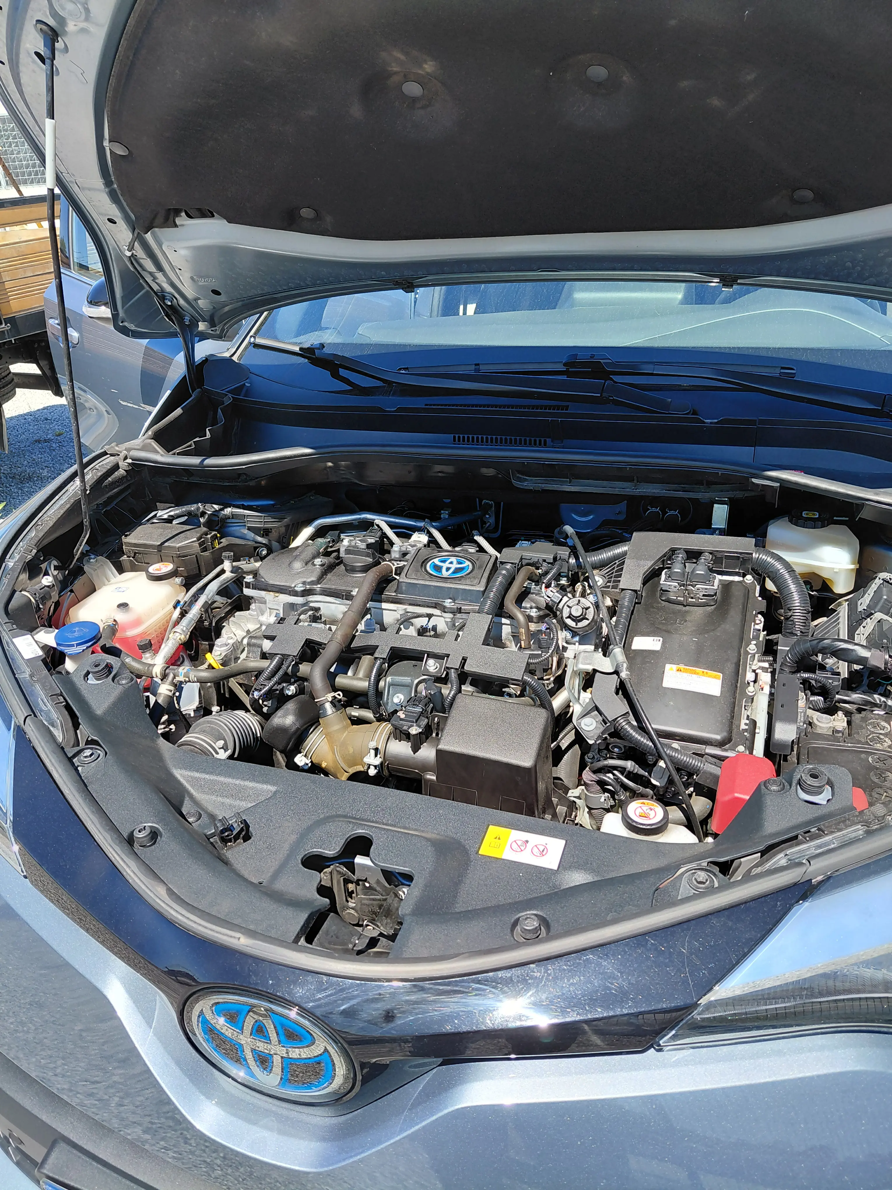 Toyota C-HR Hybrid 2022 — foto 7